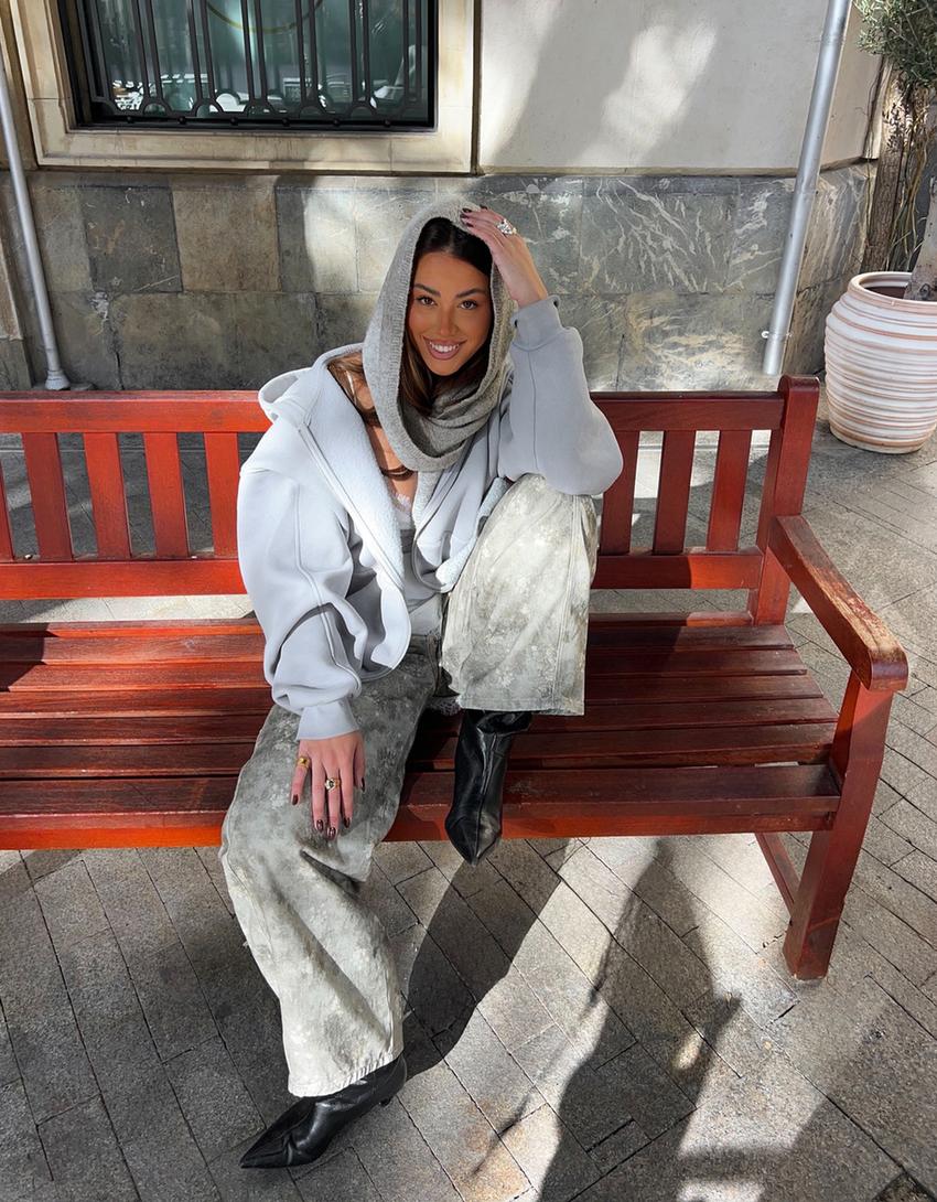 Knitted hood scarf-Grey