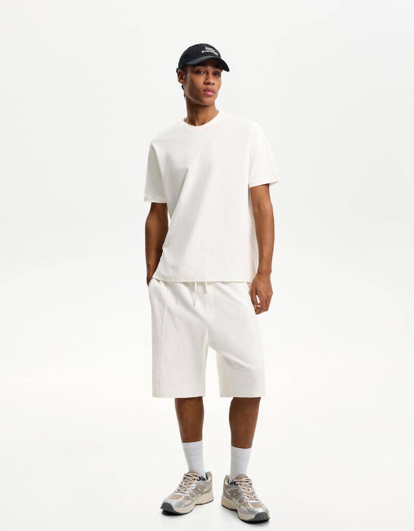 Textured Bermuda shorts-Off white