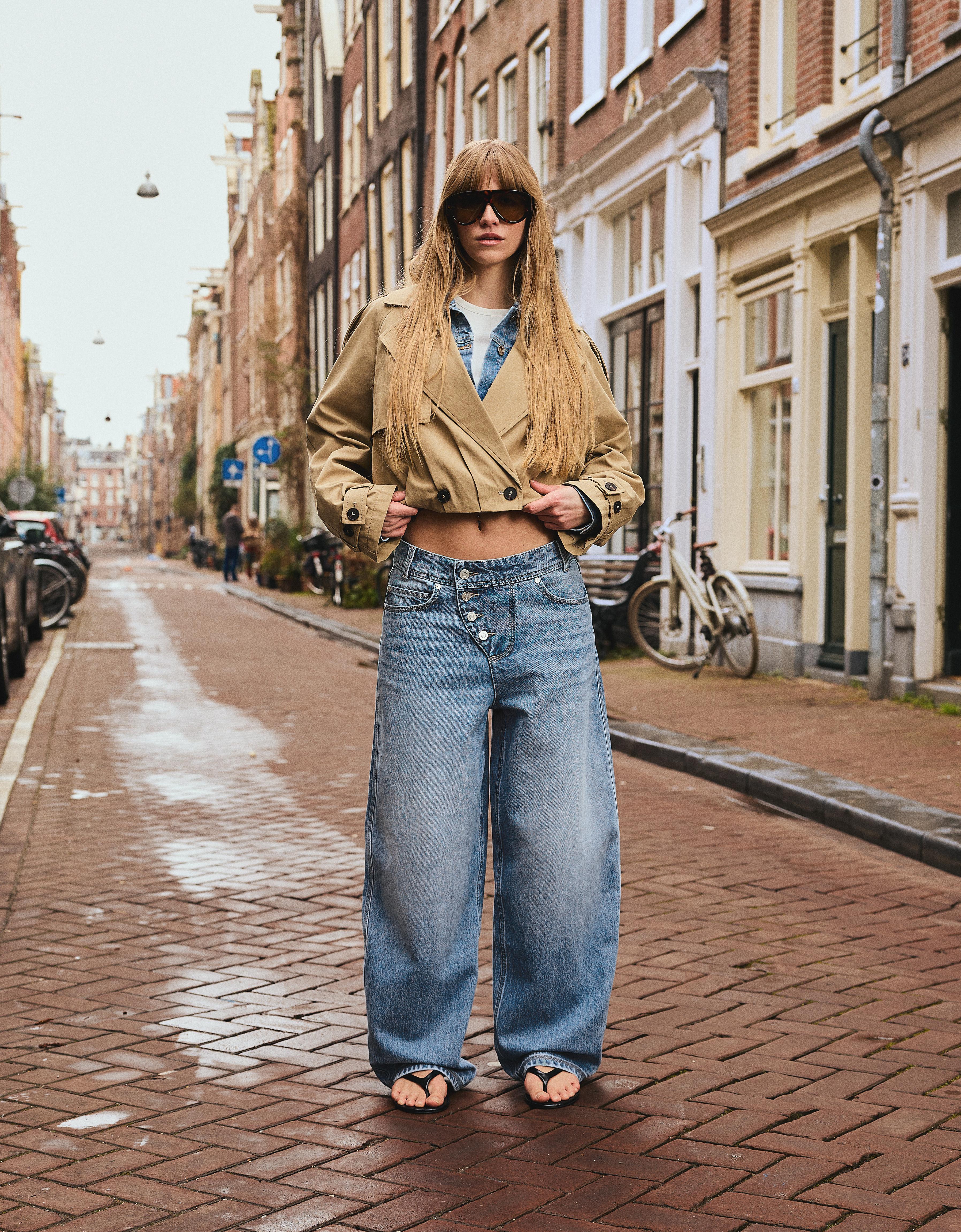 Low-rise wide-leg barrel jeans with front buttons