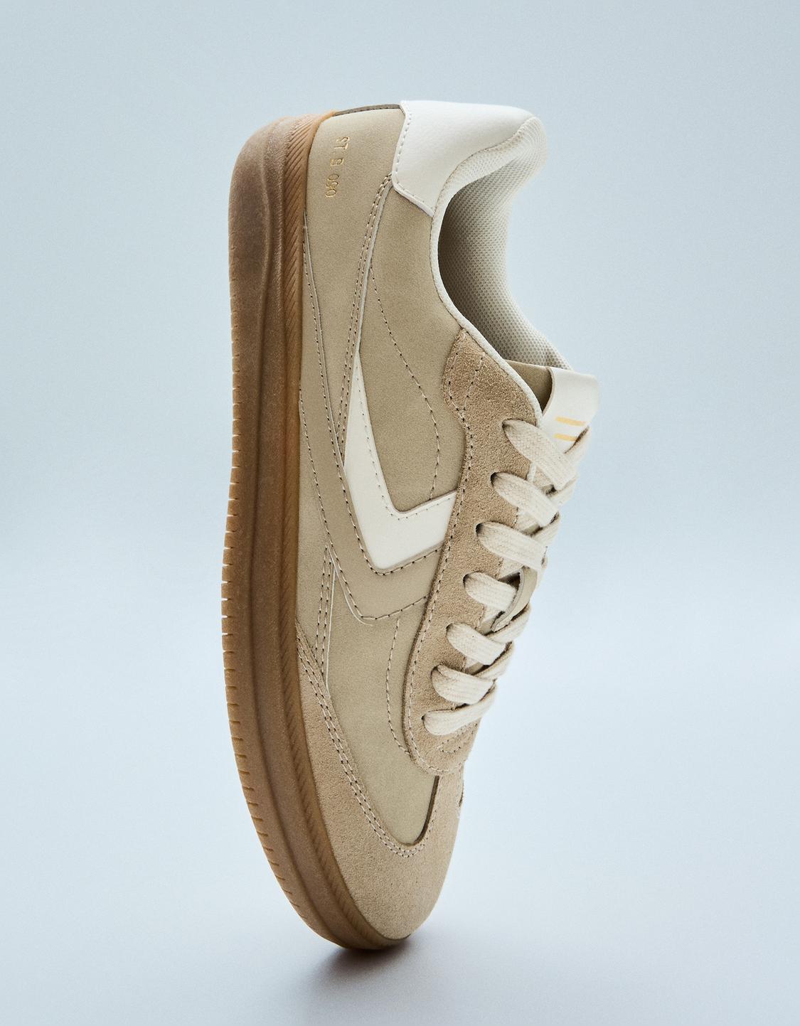Retro trainers