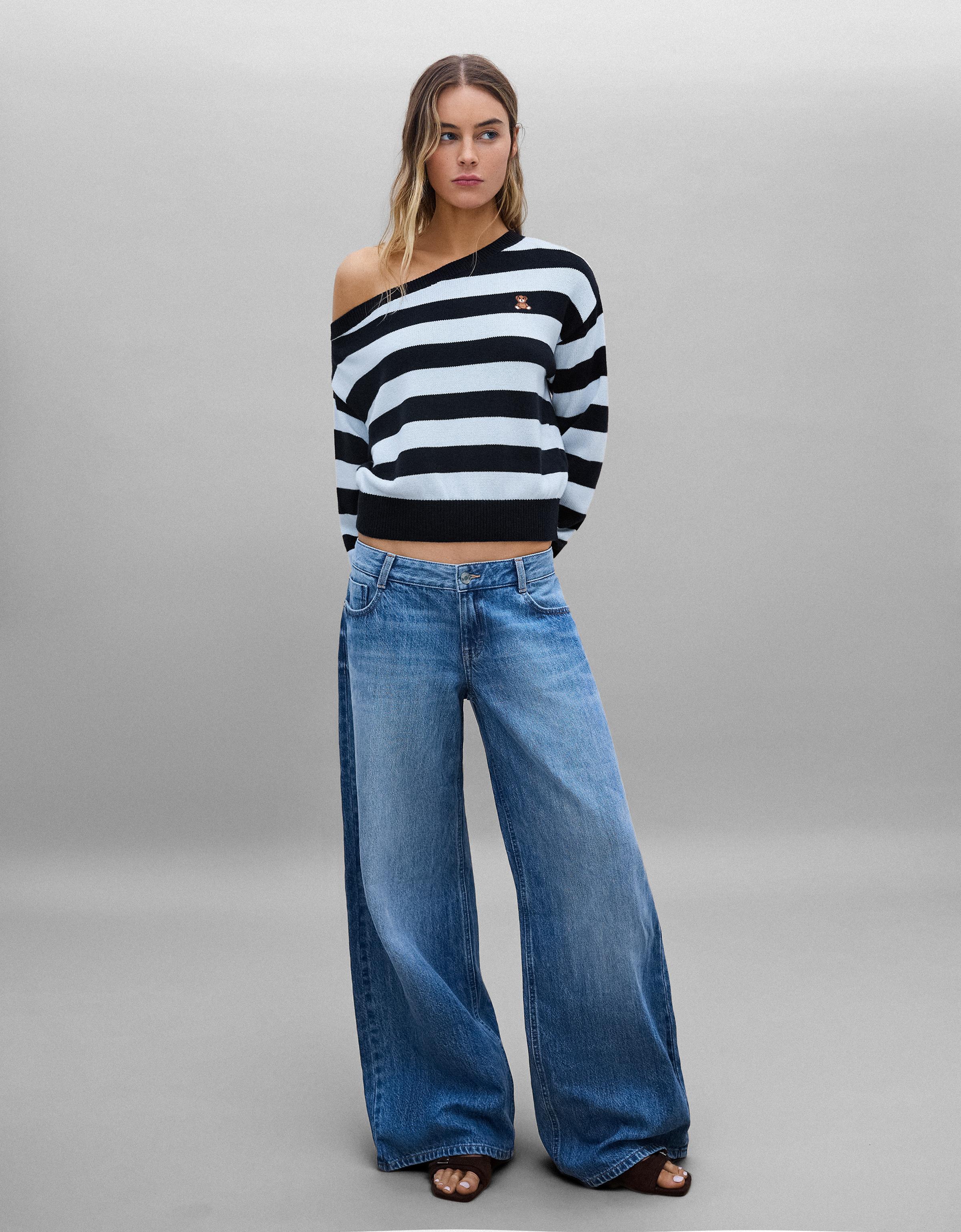 Bear embroidered boat neck jumper — Blue