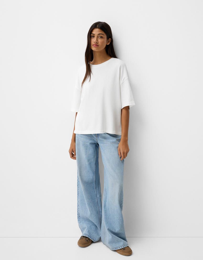 تيشرت بقصّة مربعة وأكمام قصيرة-أبيض مطفي-4