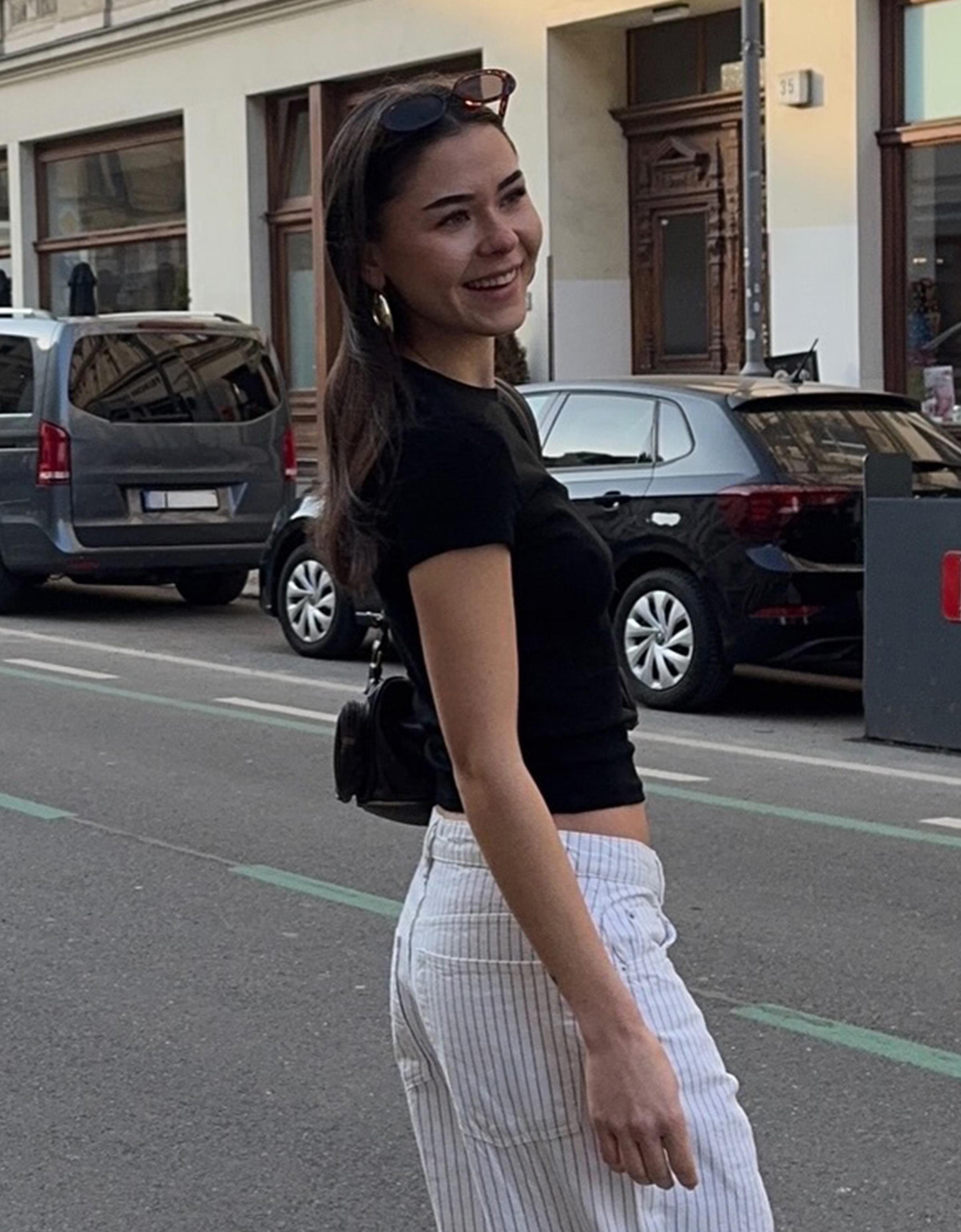 Kısa kollu bisiklet yaka tişört - Görsel 484