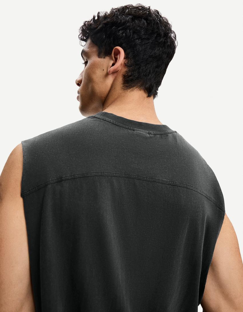 Sleeveless top-Black-3