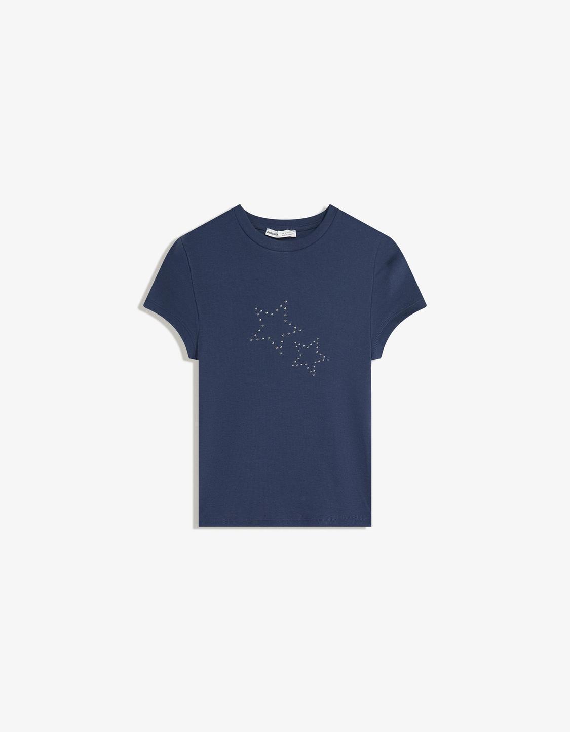 Short sleeve T-shirt with studs