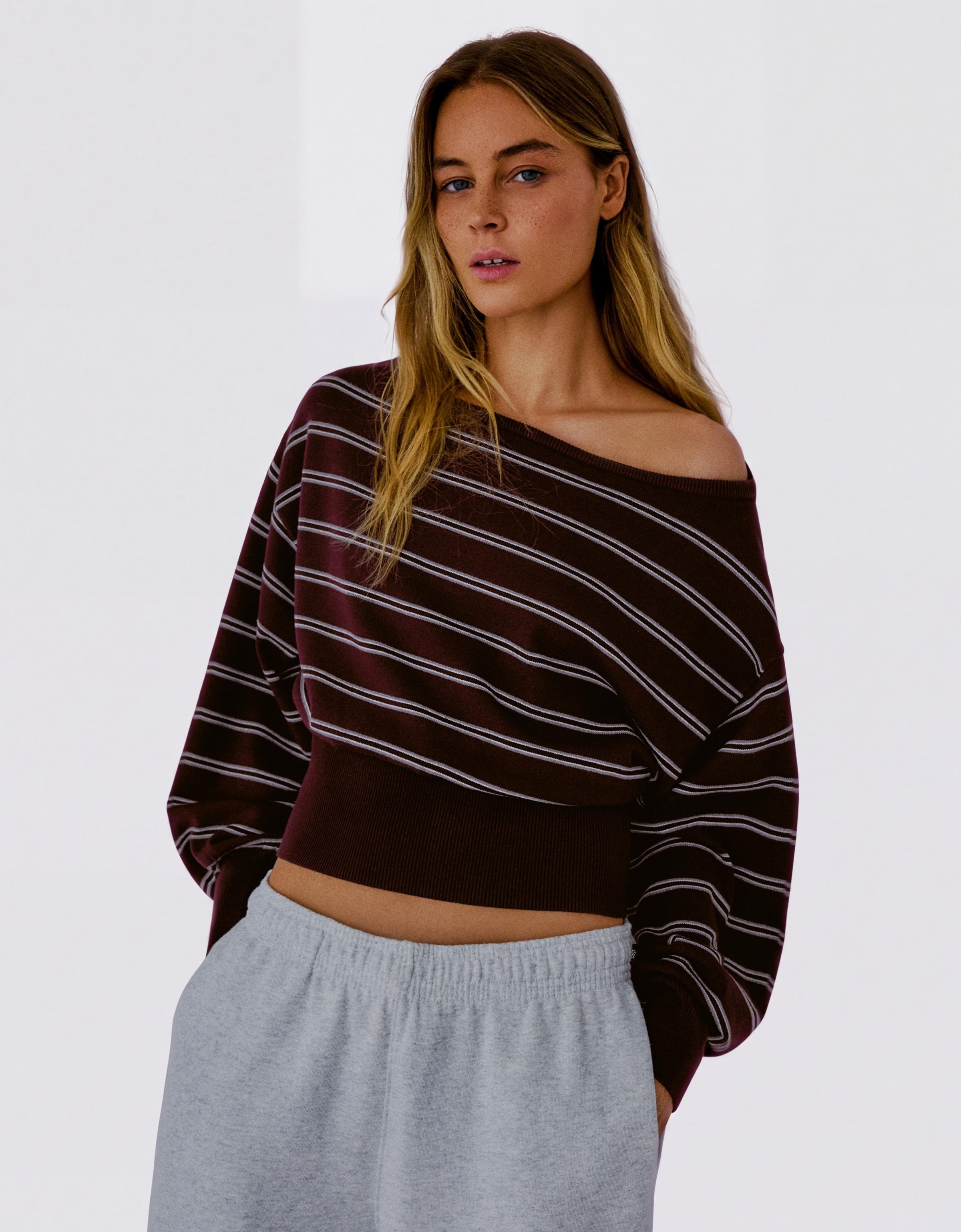 Asymmetric neck jumper — Burgundy