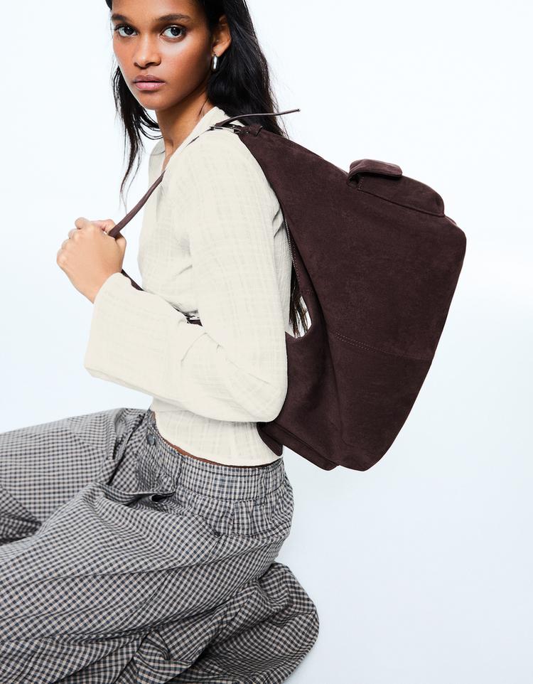 Süet efektli büzgülü çanta