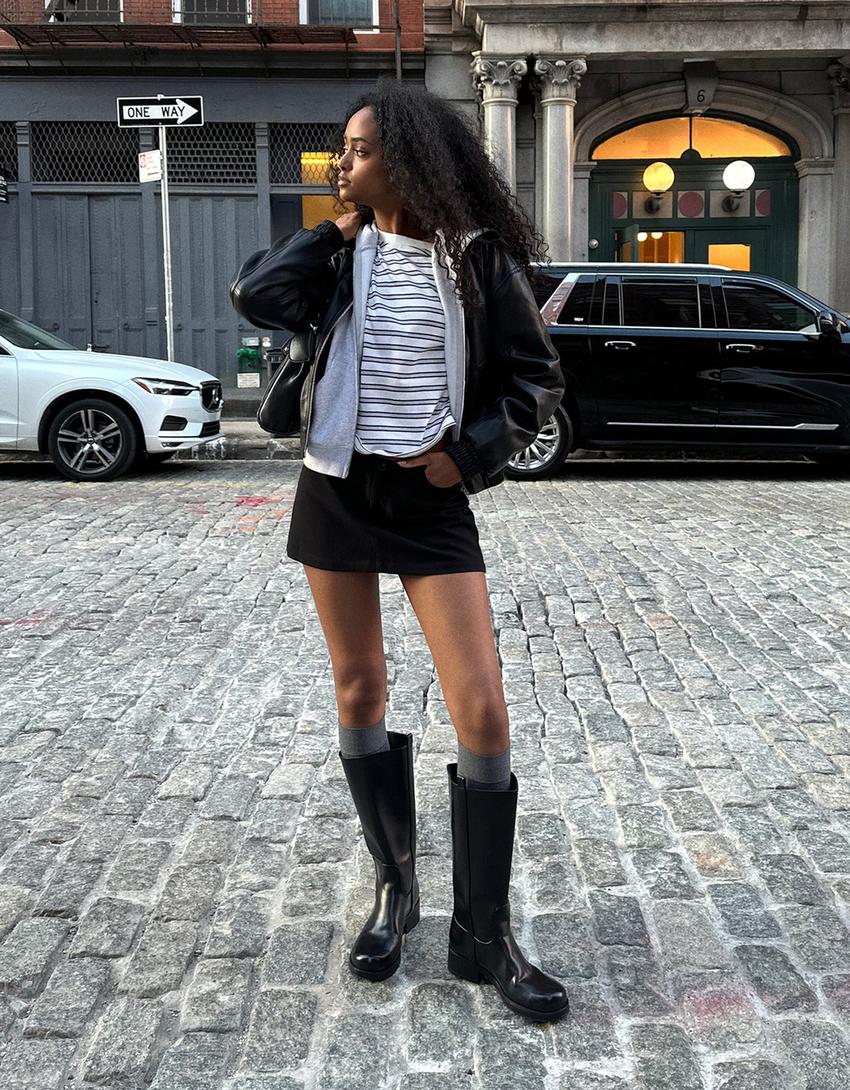 Flache Stiefel mit hohem Schaft-Schwarz