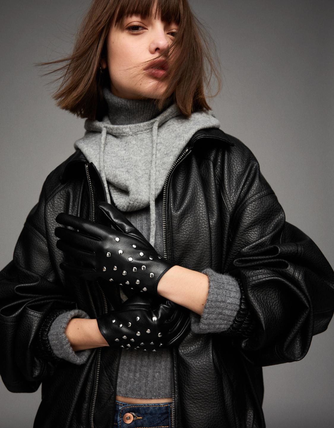 Rukavice z imitace kůže s cvočky