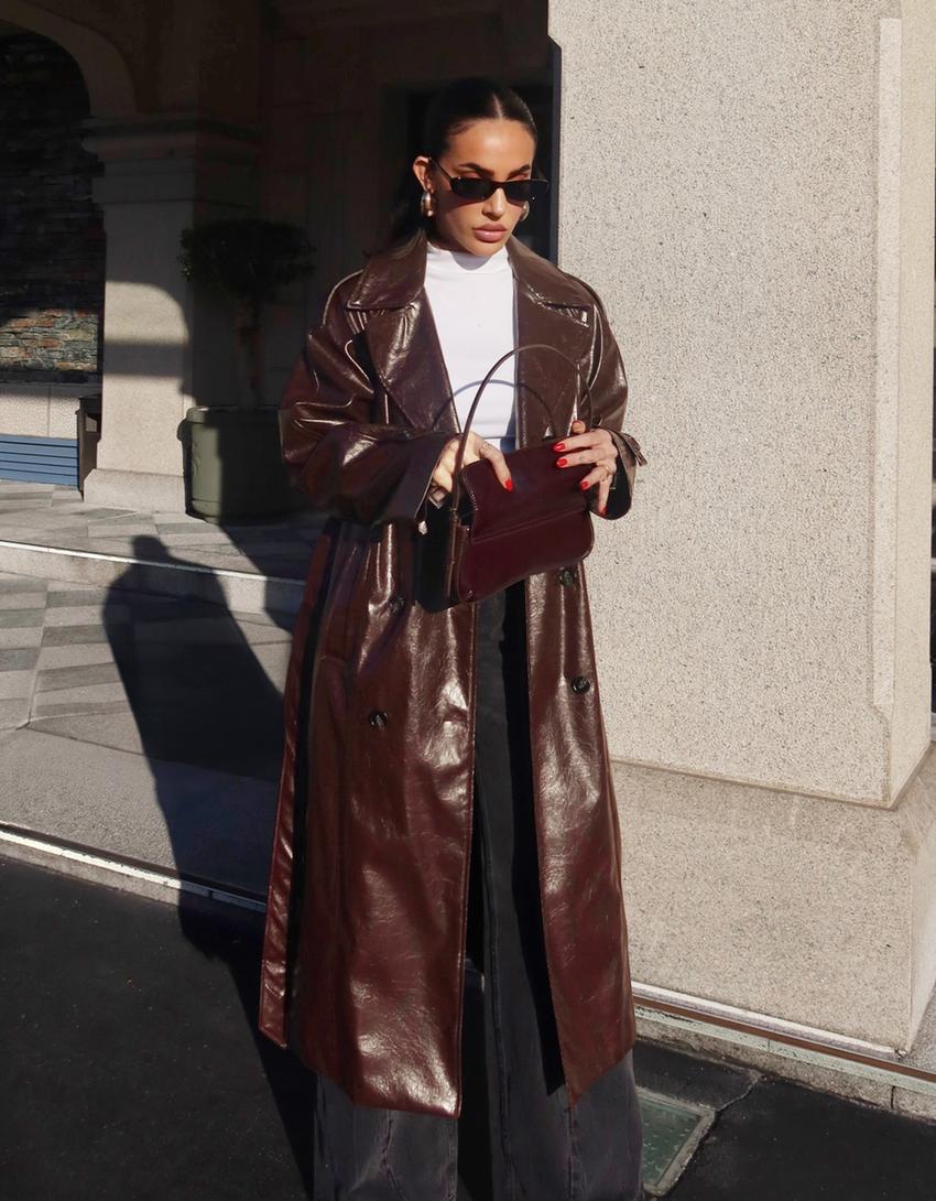 Abrigo trench efecto piel-Granate