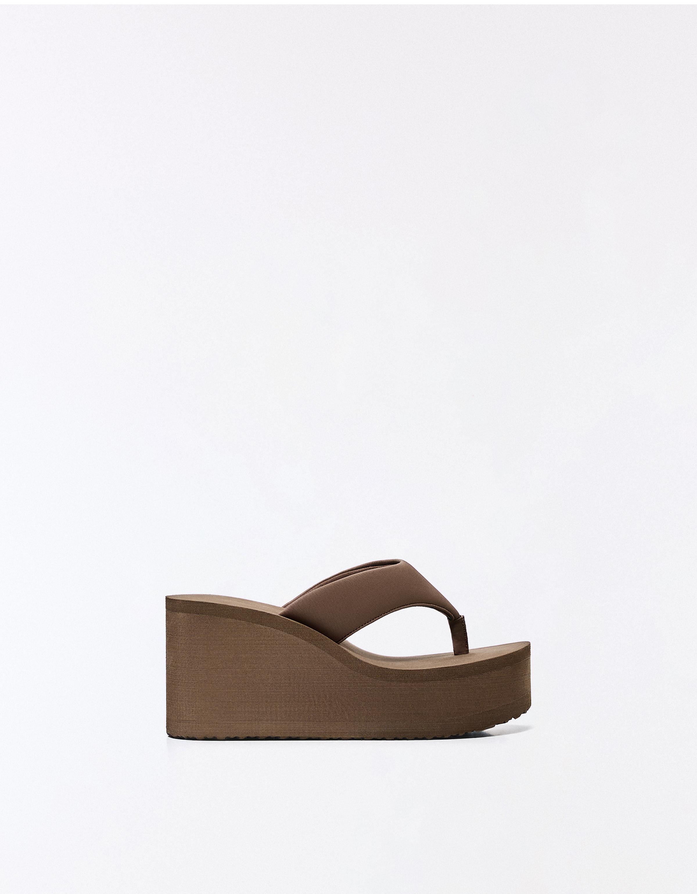 Bershka Sandalia Tacón Thong Plataforma Mujer Taupe