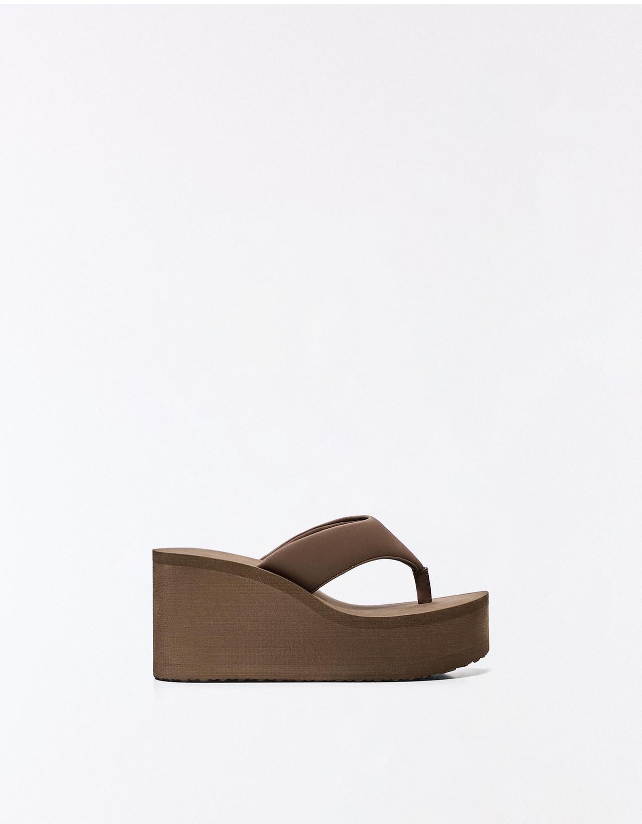 Thong heeled platform sandals — TAUPE