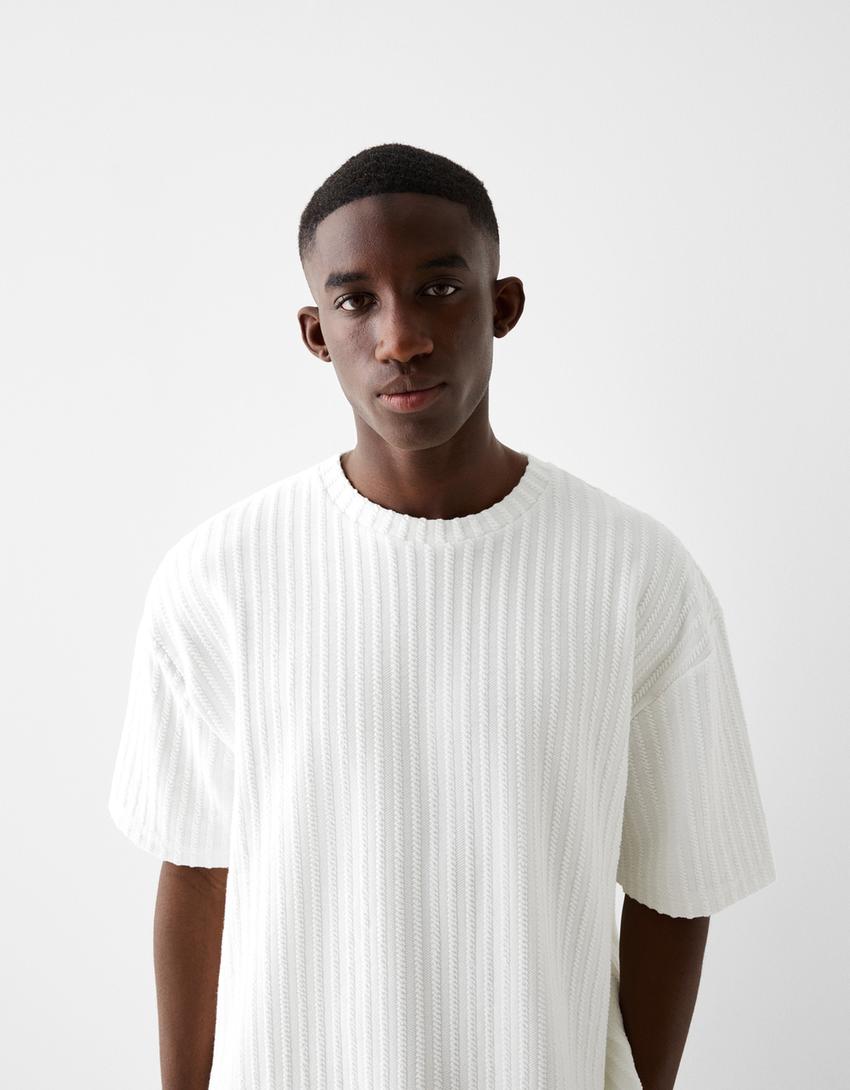 تيشرت مخطط بأكمام قصيرة وملمس بارز-أبيض-2