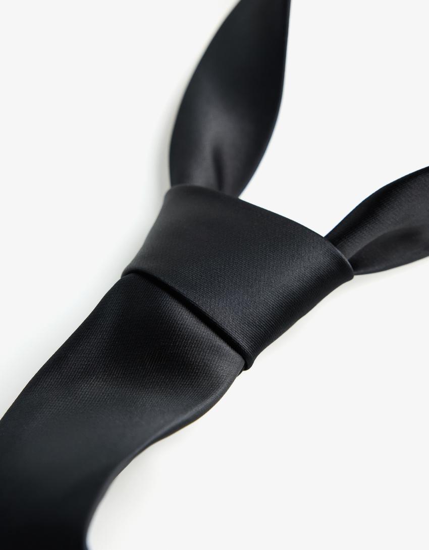 Vienspalvis kaklaraištis-Juoda