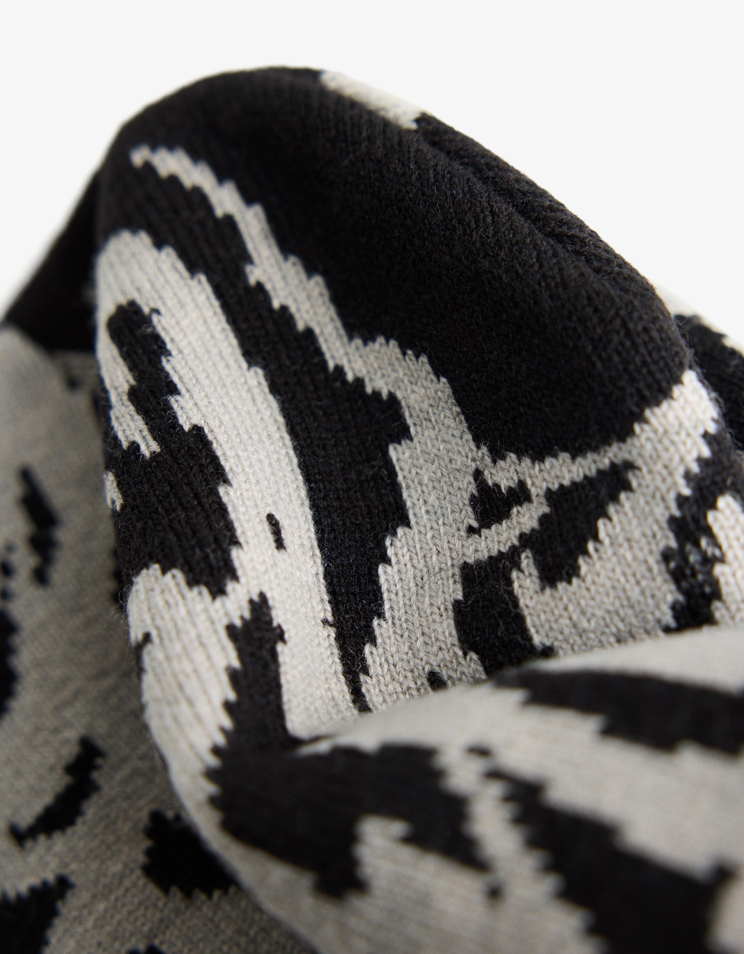 Jacquard beanie — Black