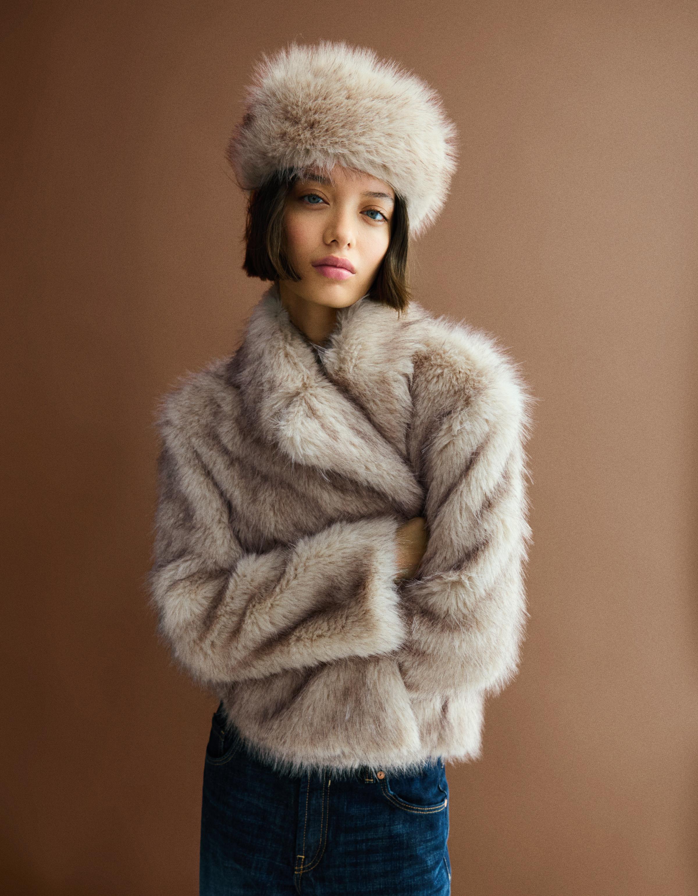Bershka Kunstfellmütze Damen Rohweiß