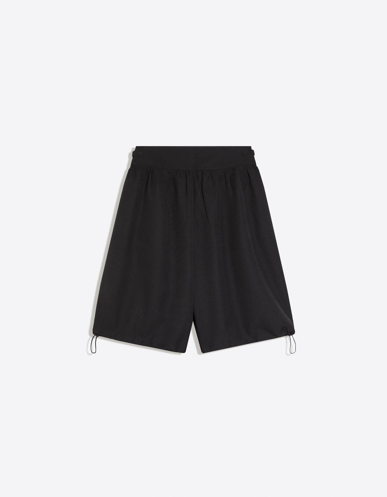 Buckled parachute Bermuda shorts — Black
