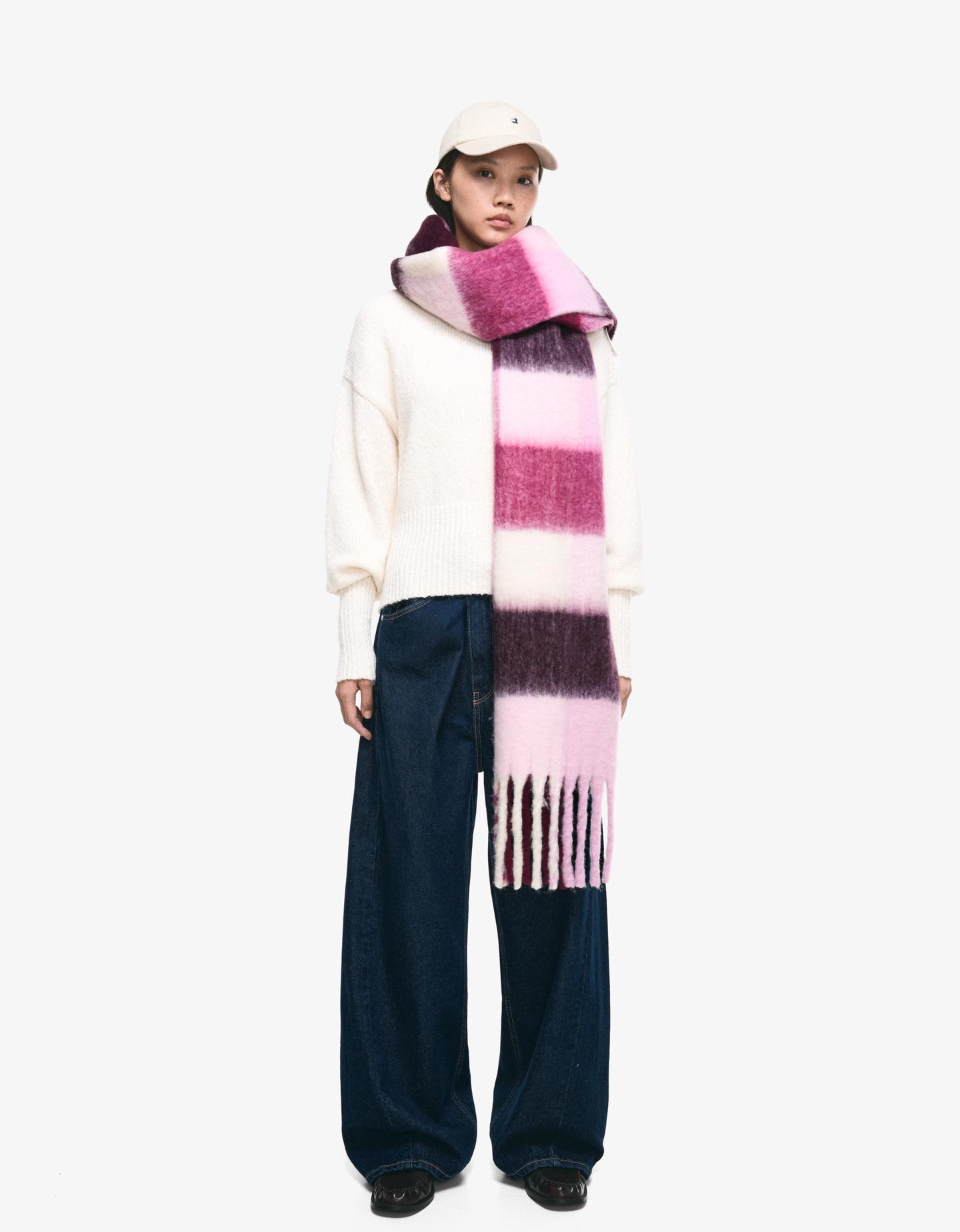 Bershka szal w kratę rubinowy