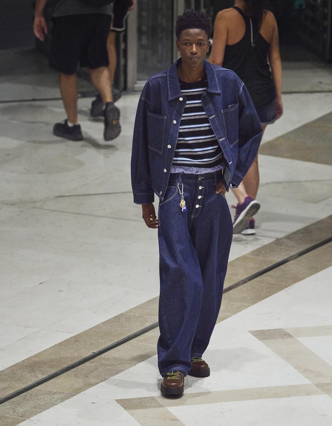 Barrel jeans