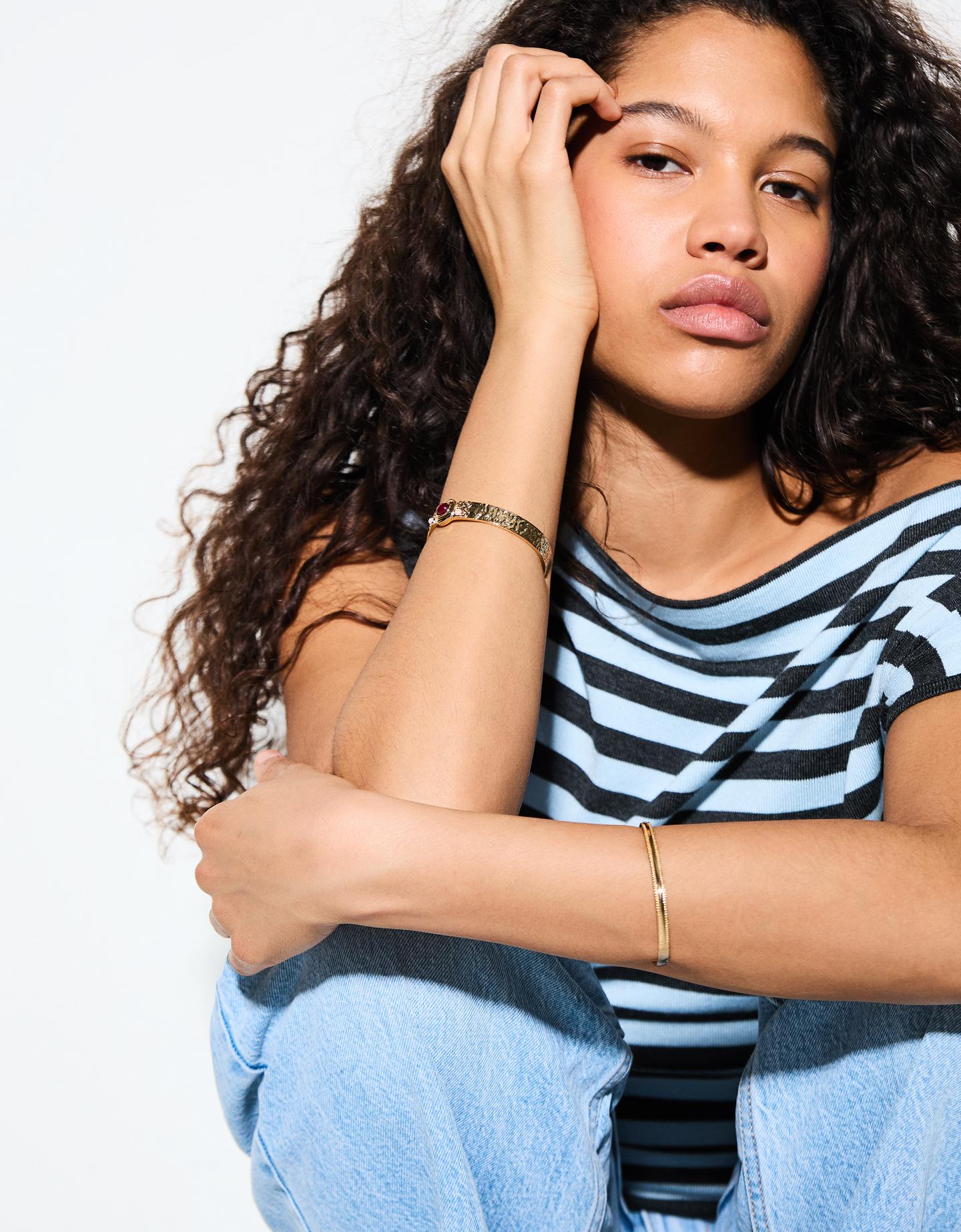 Bershka komplet 4 bransoletek z biżuteryjnymi zdobieniami złoty