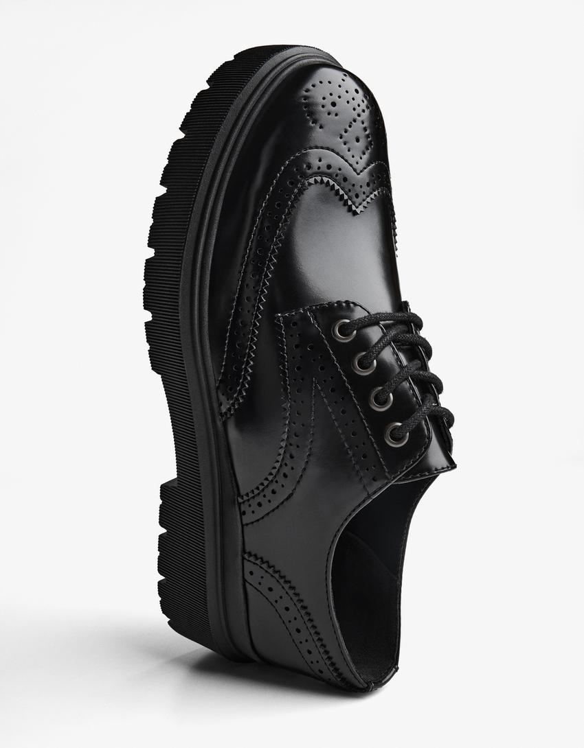 Sapato de vestir picados-Preto