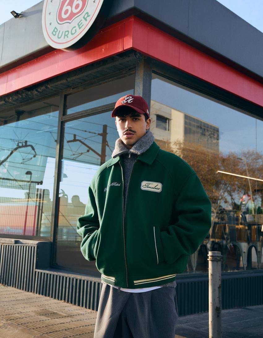 Фетрова куртка з вишивкою