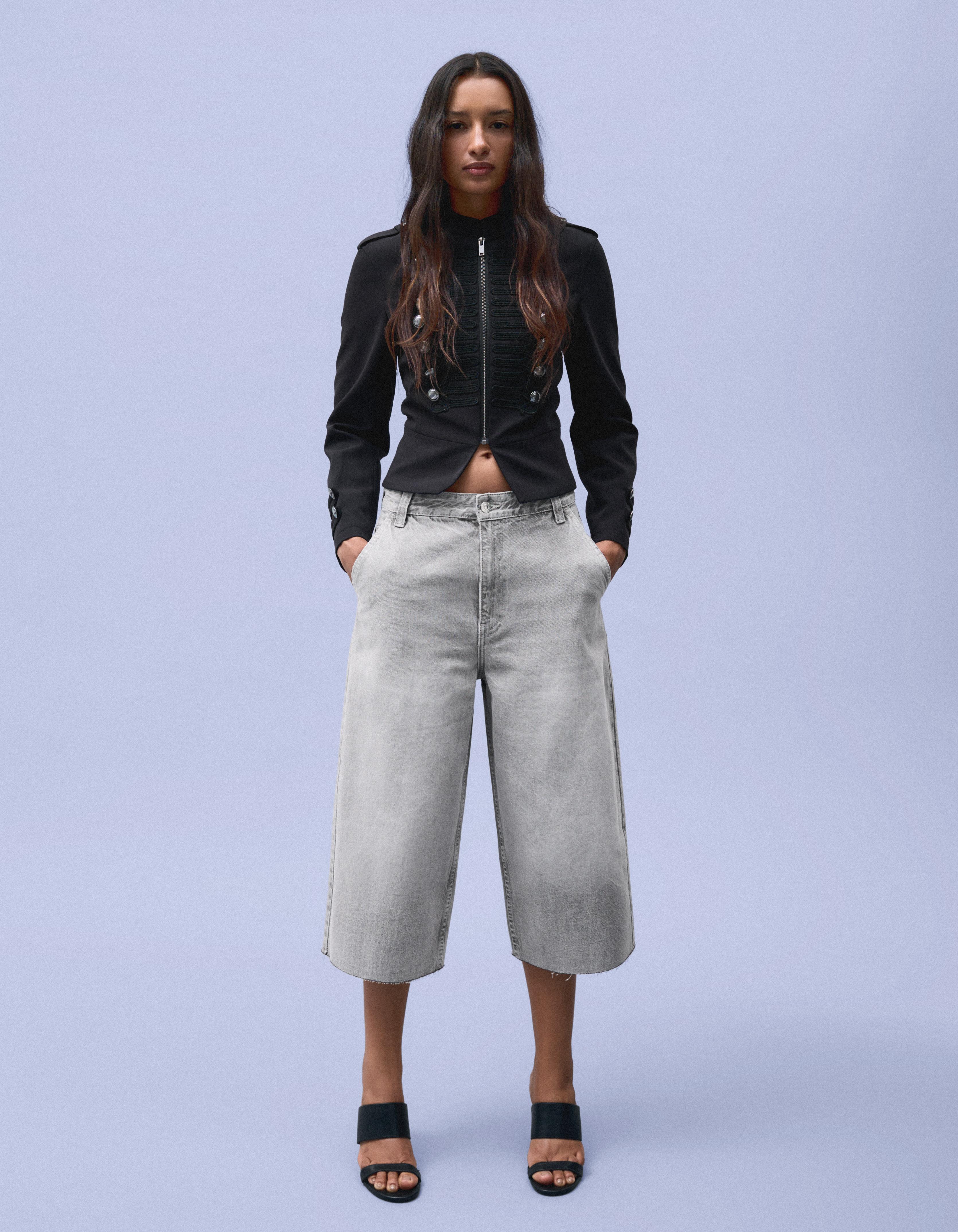 Bershka Jortsy O Kroju Skater Z Denimu Kobieta 42 Szary