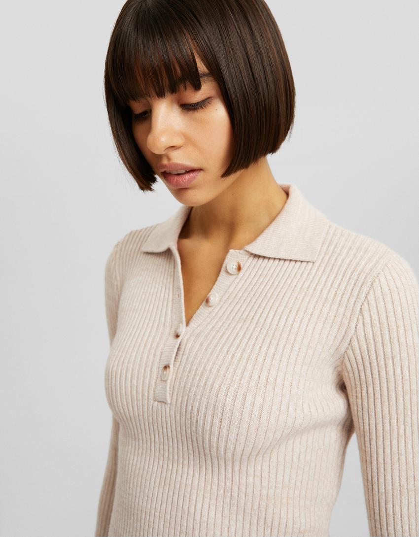 سويتر كروب بياقة بولو وأكمام طويلة وأزرار-رملي-2