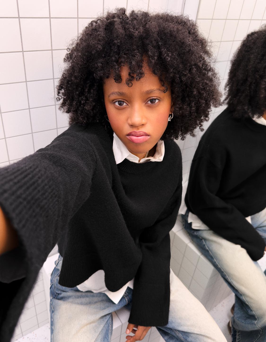 Oversized sweater with ribbed hem