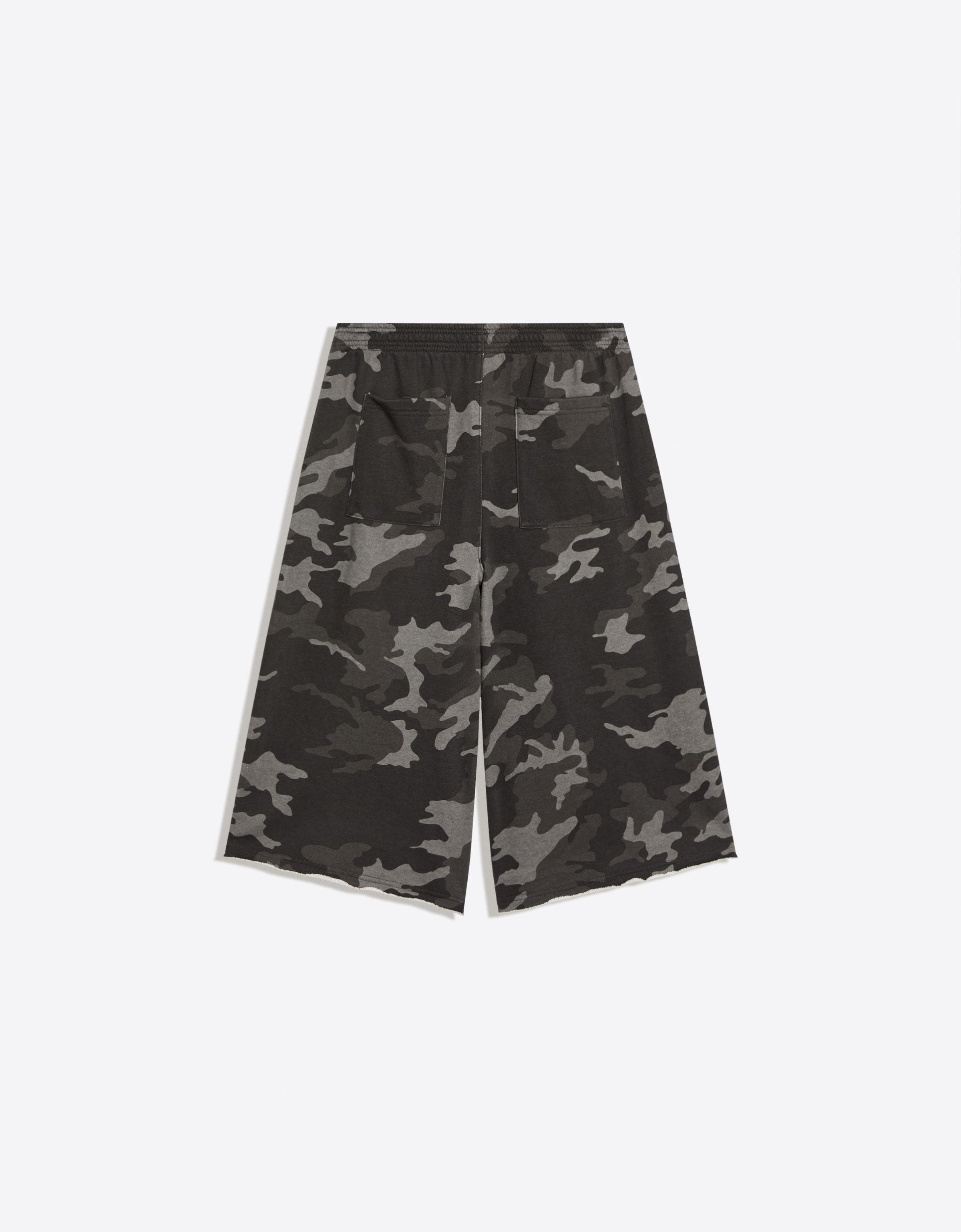 Long plush Bermuda shorts with print — Dark grey