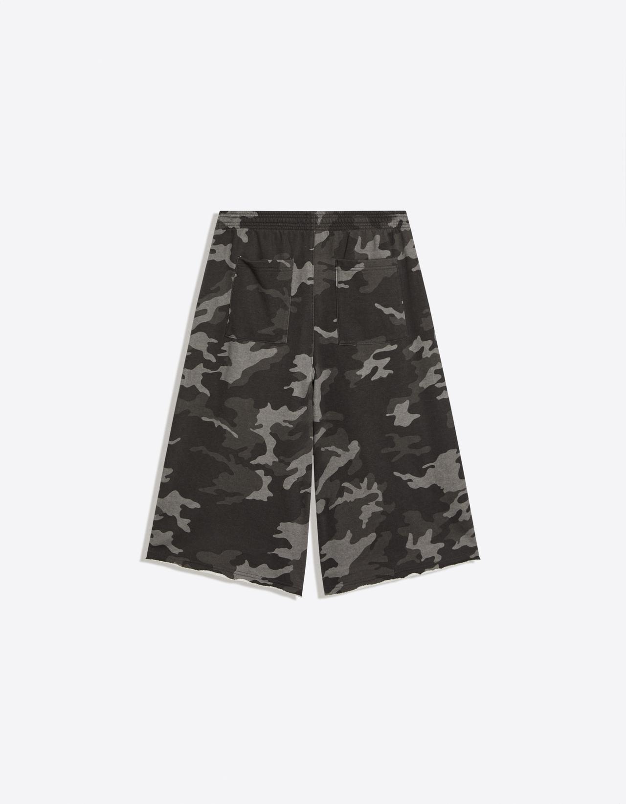 Long plush Bermuda shorts with print — Dark grey
