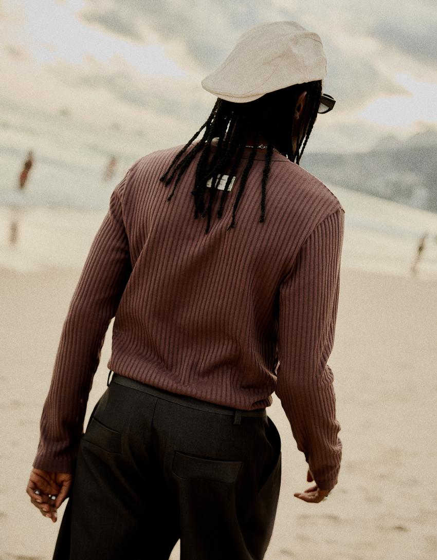 Langarmshirt mit Rundausschnitt und Knopfleiste-Braun