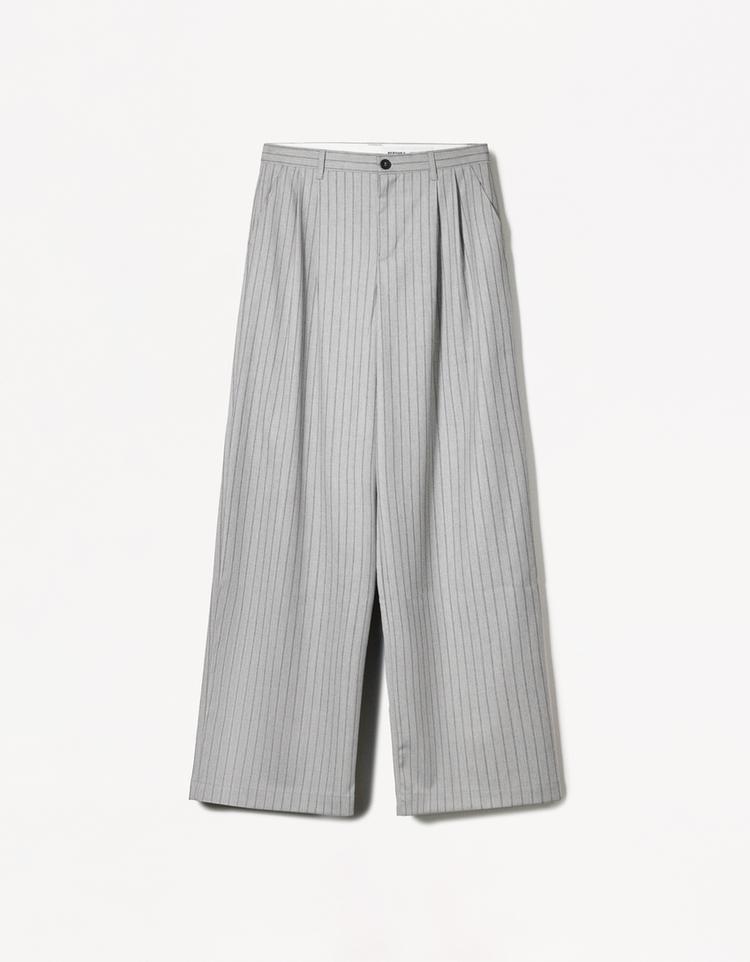 Low-rise baggy trousers