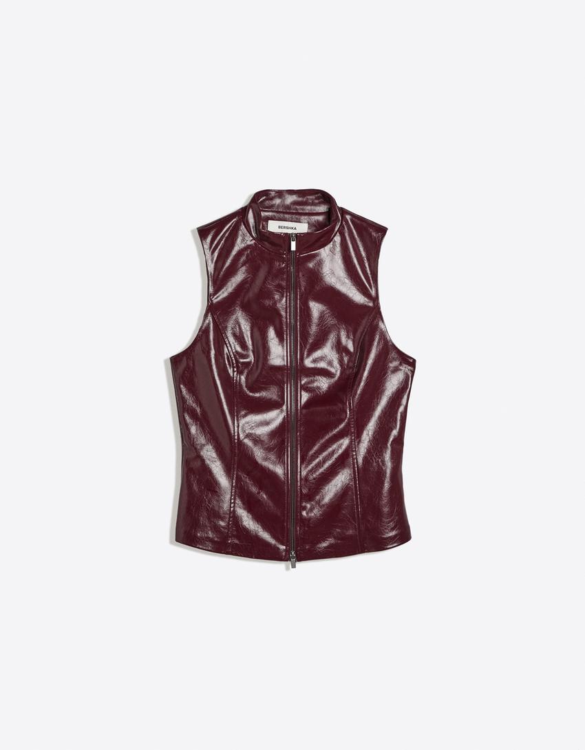 Top sin mangas efecto piel cuello perkins-Burdeos