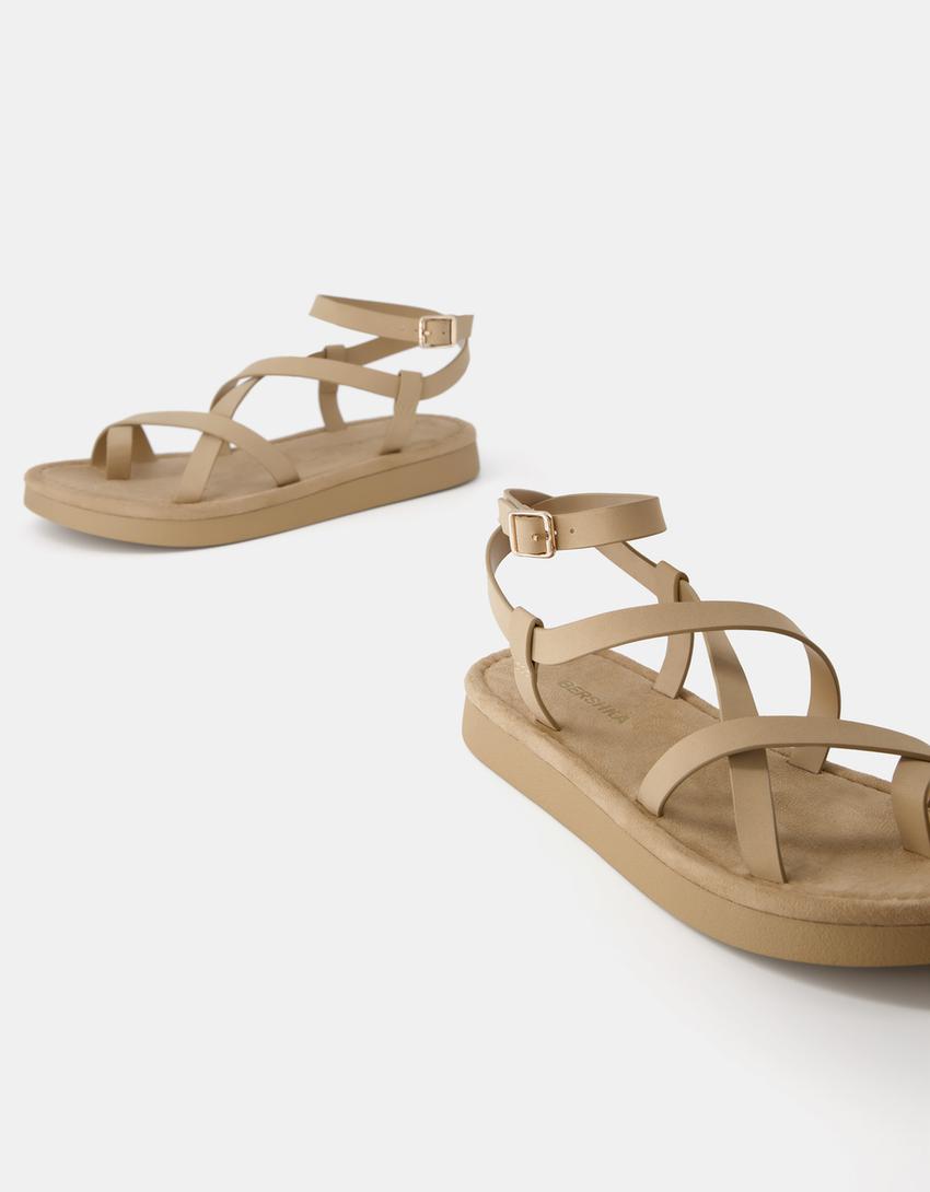 صندل مسطح بأحزمة متعددة-بيج