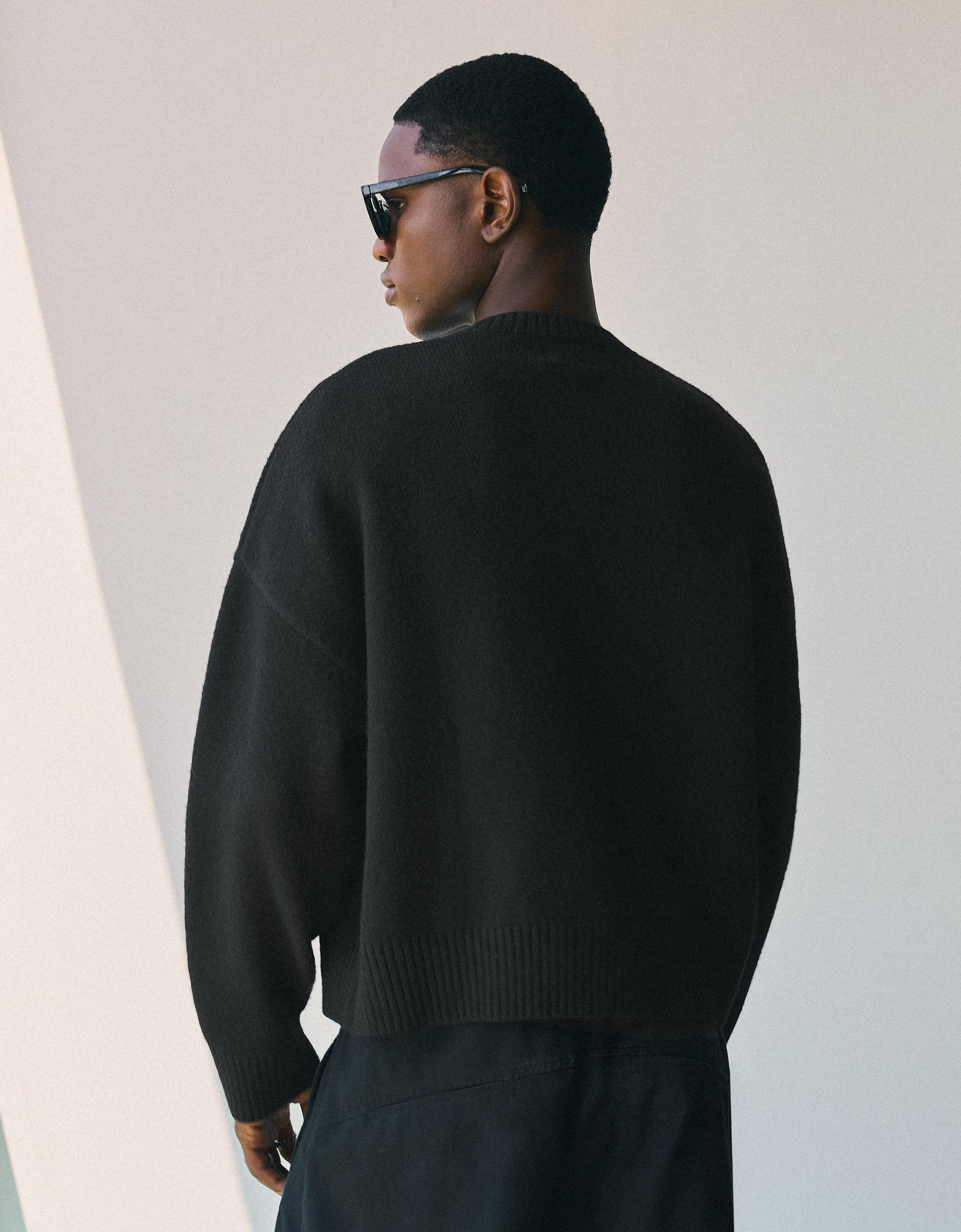 Boxy round neck jumper — Black