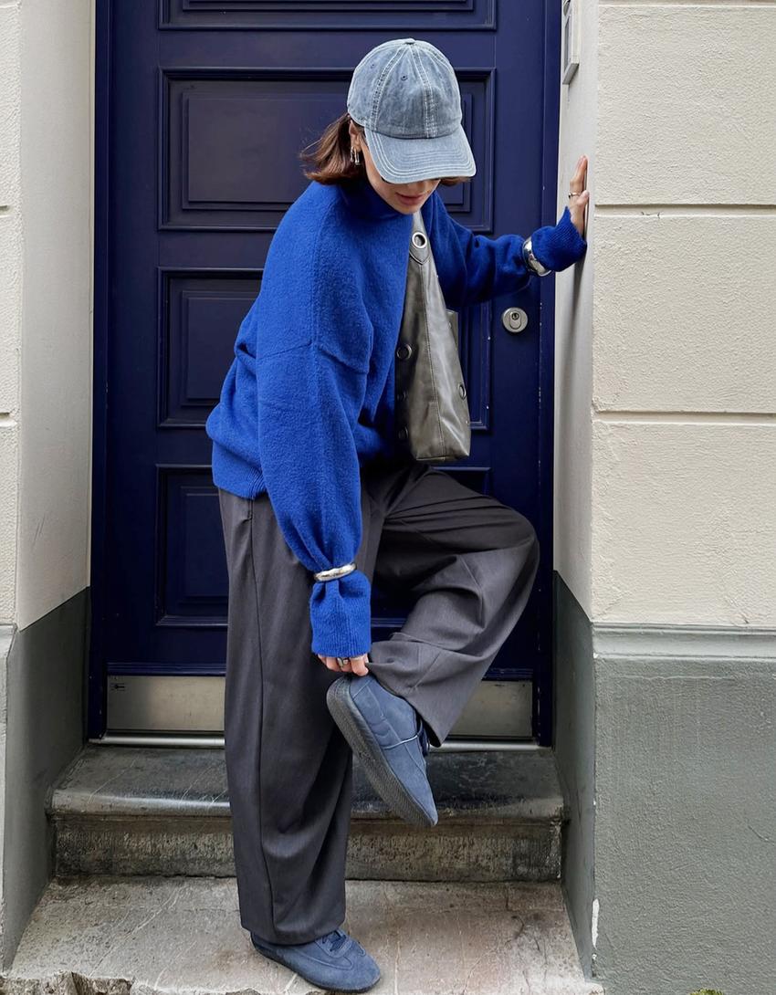 Oversize-Pullover mit Stehkragen-Blau