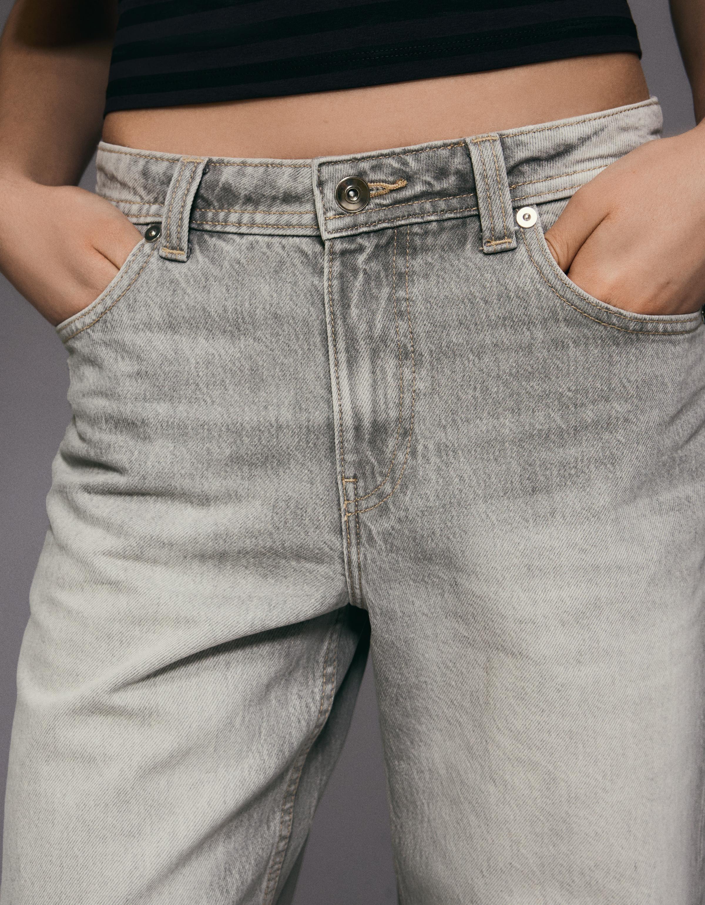 Mid-waist baggy jeans
