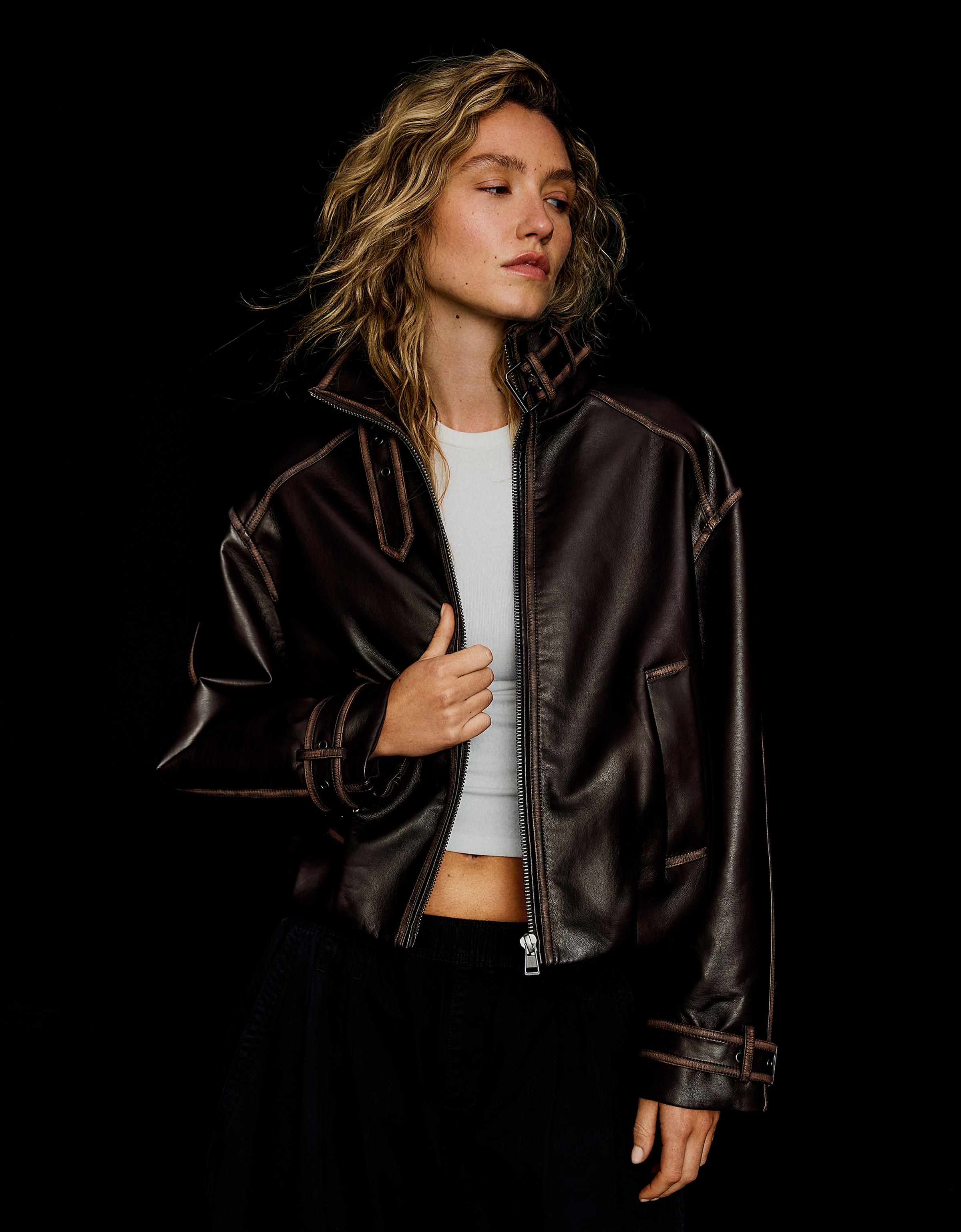 Bershka Cazadora Cuello Chimenea Efecto Piel Mujer L Marrón