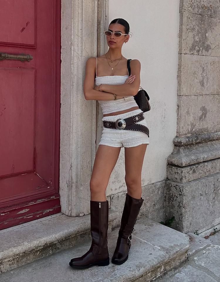 Textured waffle-knit shorts with ruffles