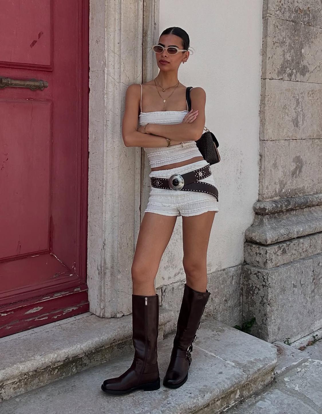 Textured waffle-knit shorts with ruffles