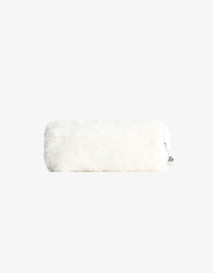 Pennfodral i fuskpäls-Krämfärgad-2