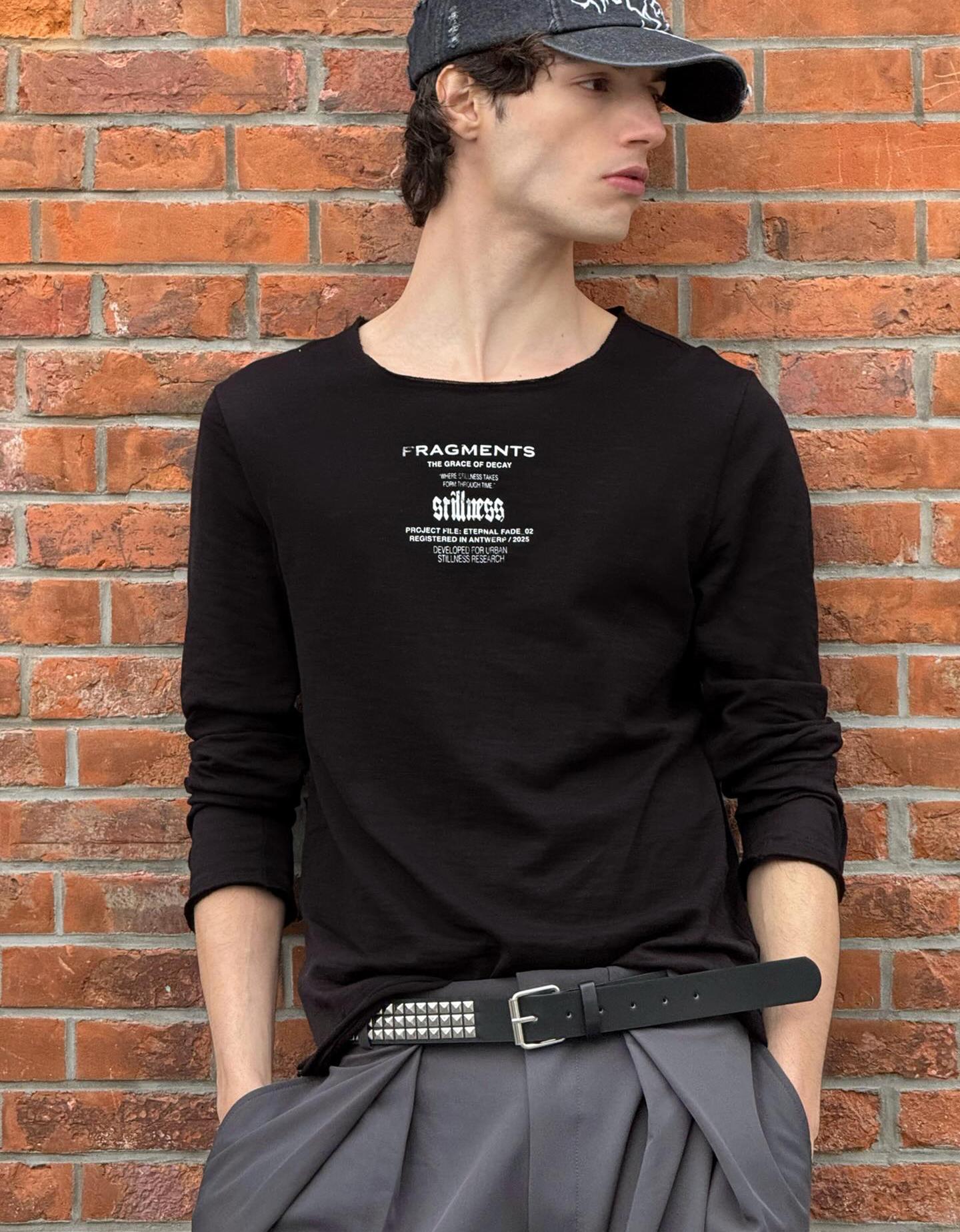 Bershka koszulka z długim rękawem o kroju slim z nadrukiem czarny
