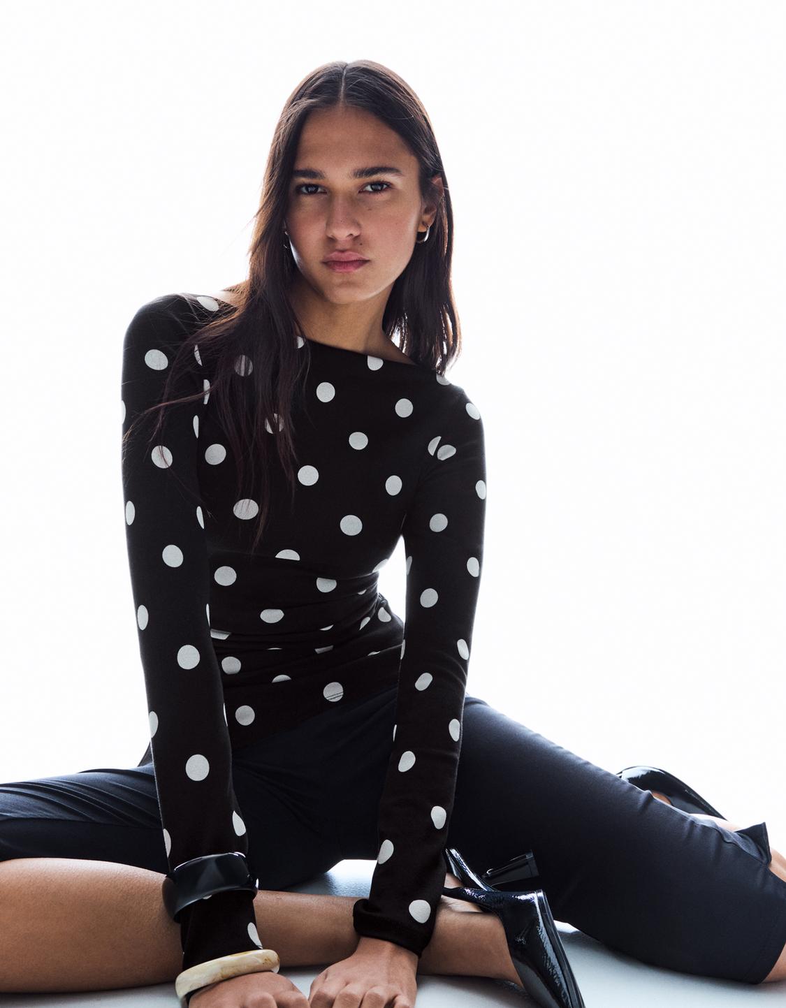 Long sleeve asymmetric T-shirt