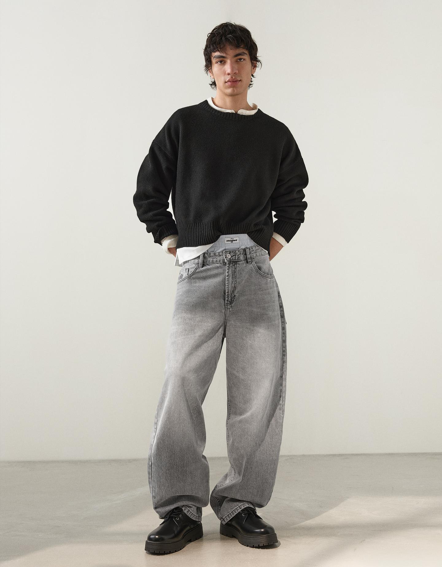Bershka jeansy o kroju super baggy z haftem szary