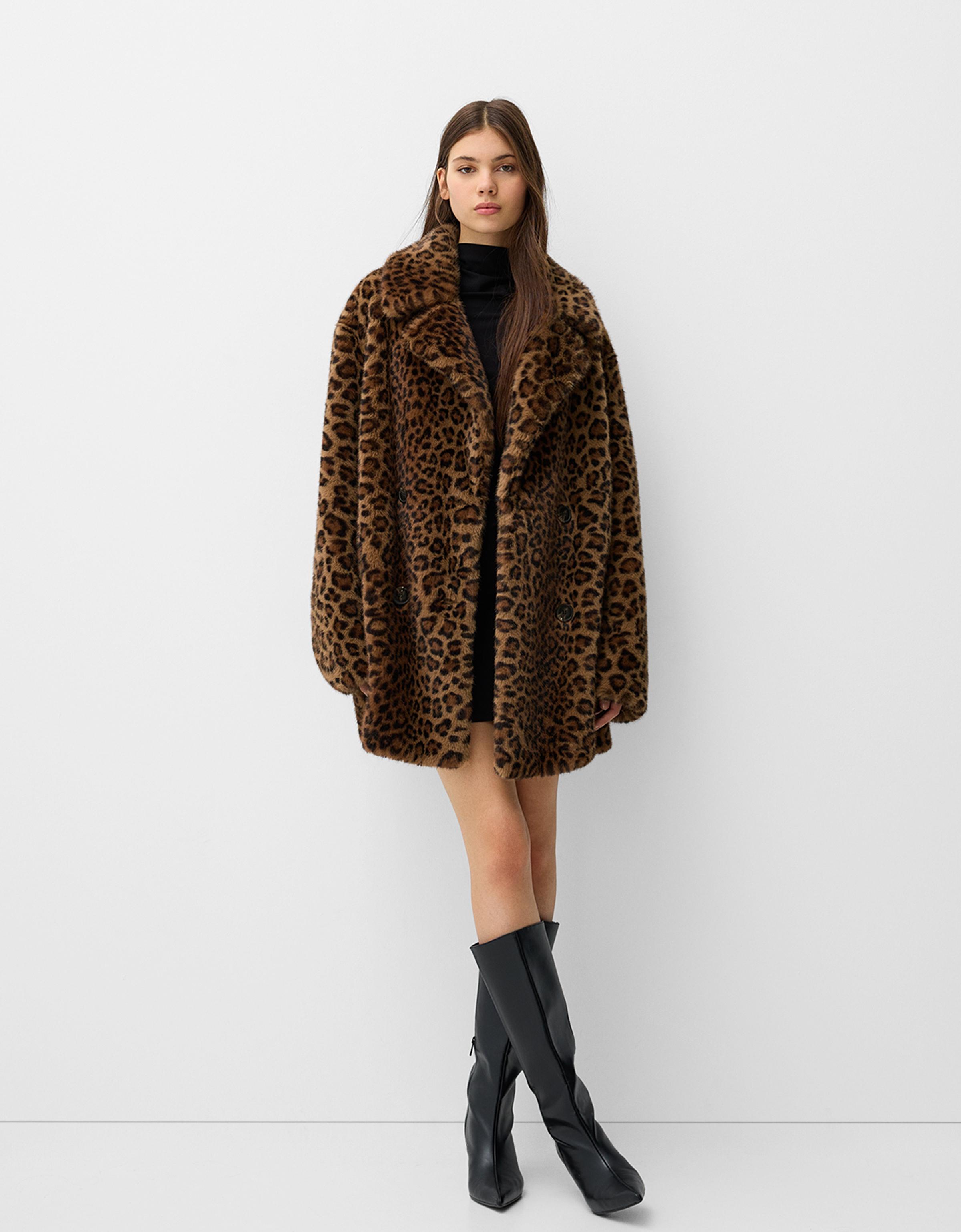 Bershka Faux Suede Faux 2024 Fur Brown Coat from Barcelona