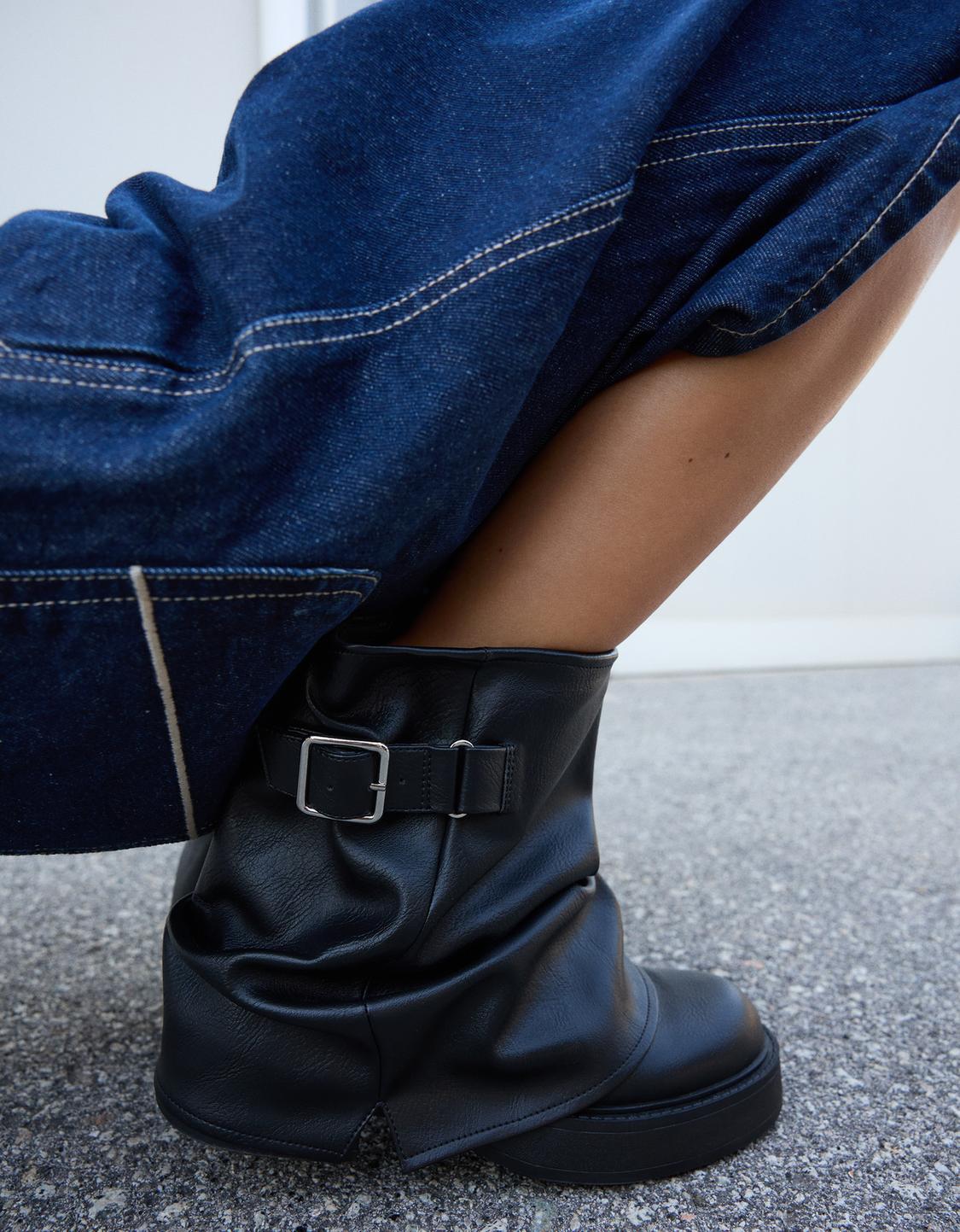 Flat ankle boots with buckle