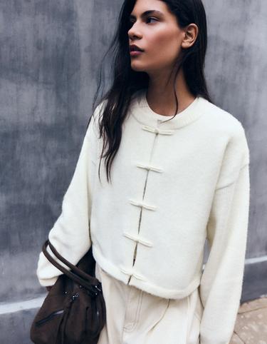 Round neck clasp cardigan — Cream 4