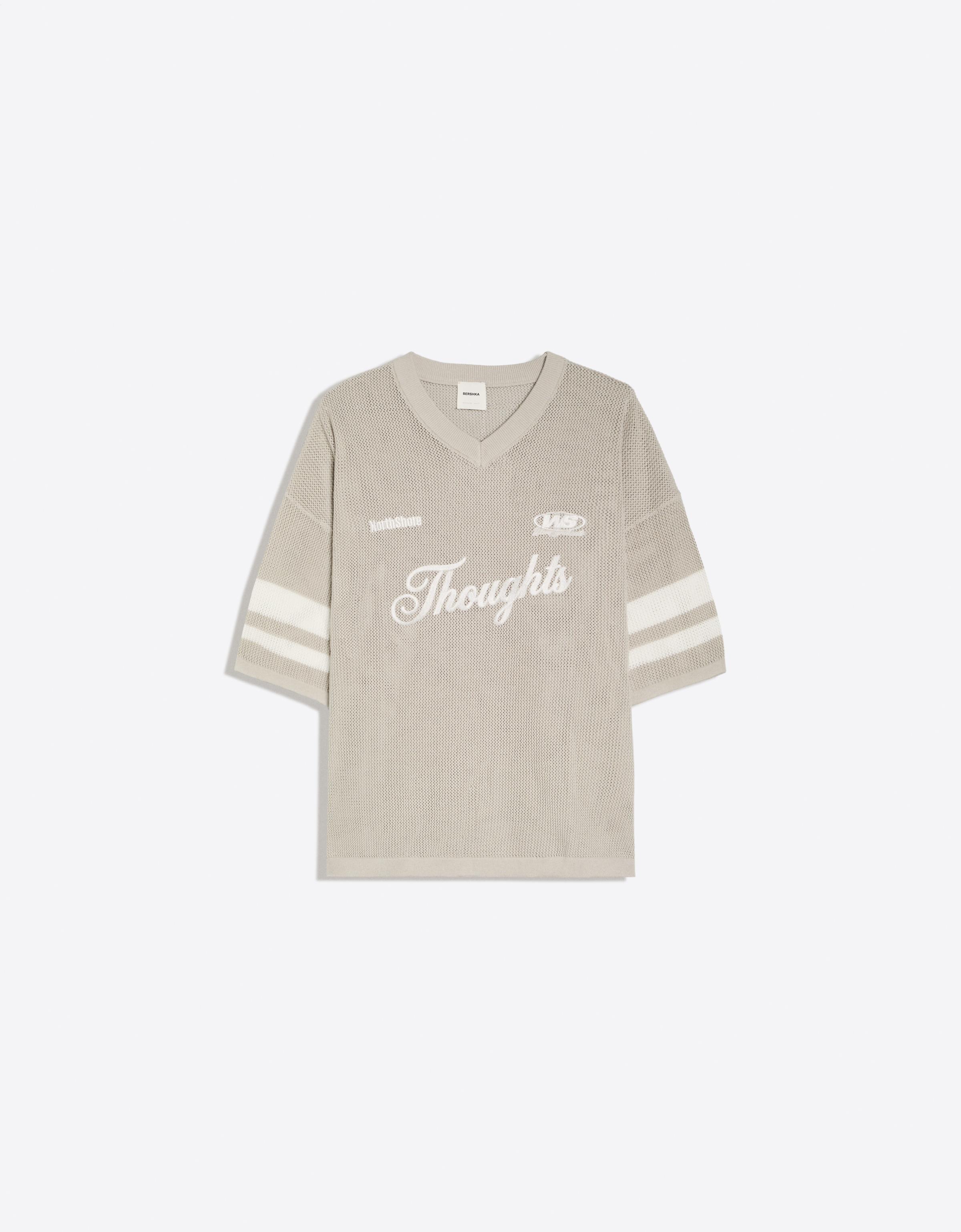 Bershka Camiseta Cuello Pico Mesh Bordado Hombre Gris