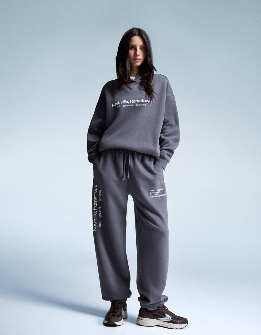 Pantaloni jogger fit stampati-Grigio scuro-0